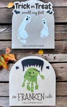 Load image into Gallery viewer, Halloween Footprint Sign